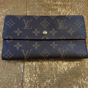 Louis Vuitton International Trifold Long Wallet.